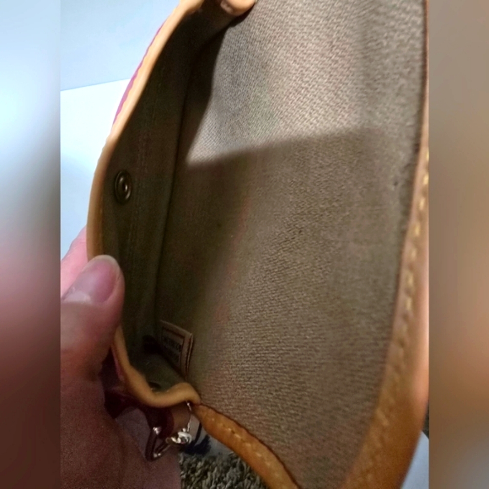 Dooney & BOURKE WRISTLET - Picture 7 of 11